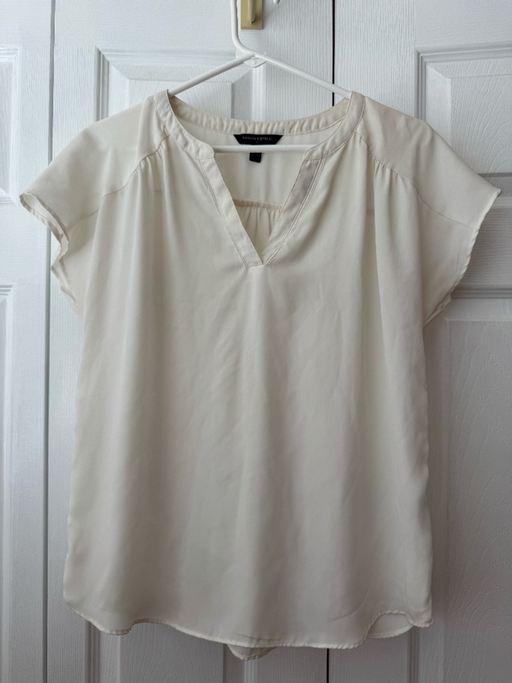 Banana Republic White Split V-Neck Cap Sleeve Blouse Top - Size S